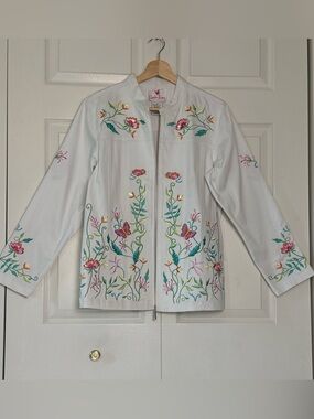 Quacker Factory White Leather Jacket with Multicolor Floral Embroidery